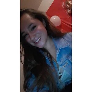 Meet your Posher, Crystal